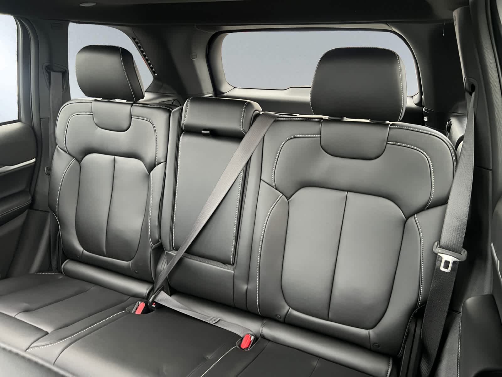 new 2025 Jeep Grand Cherokee car, priced at $47,405