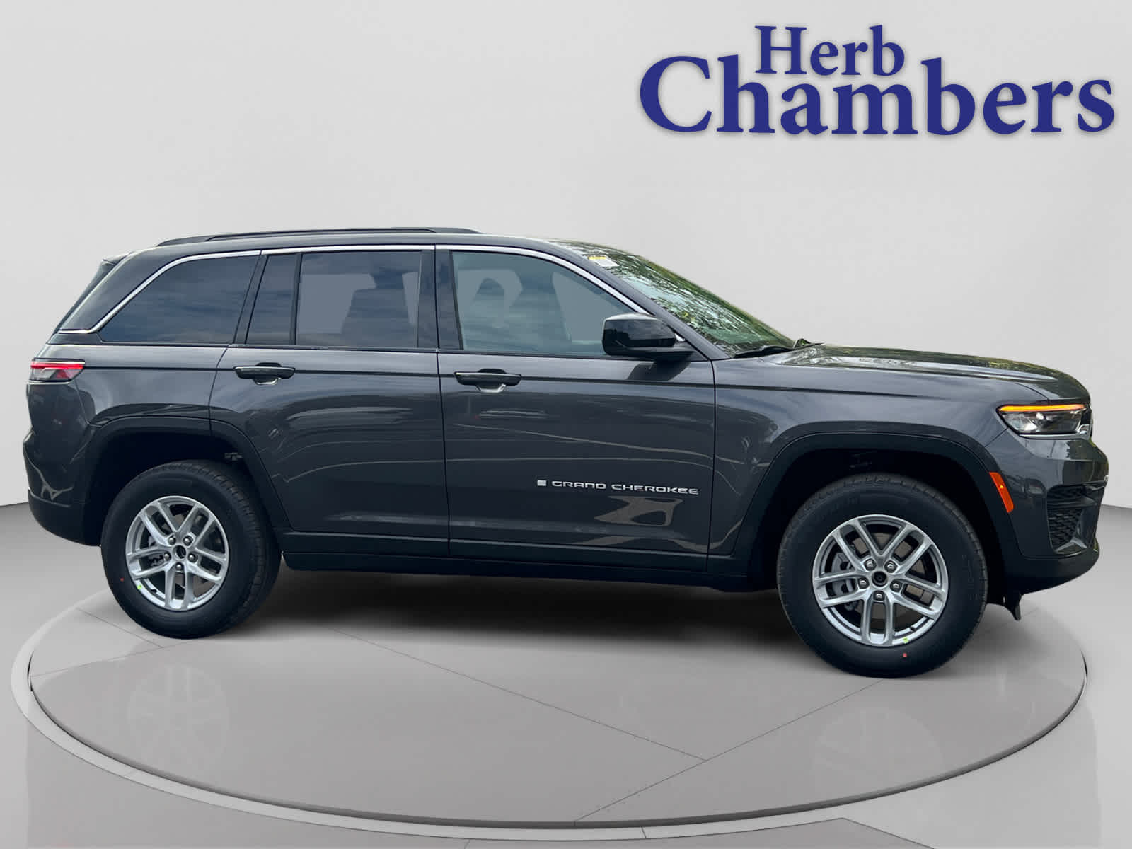 new 2025 Jeep Grand Cherokee car, priced at $38,775