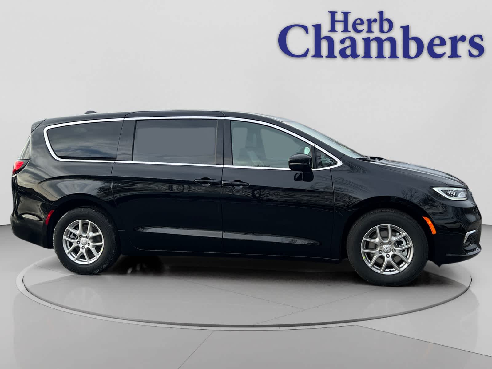 new 2026 Chrysler Pacifica car, priced at $46,635