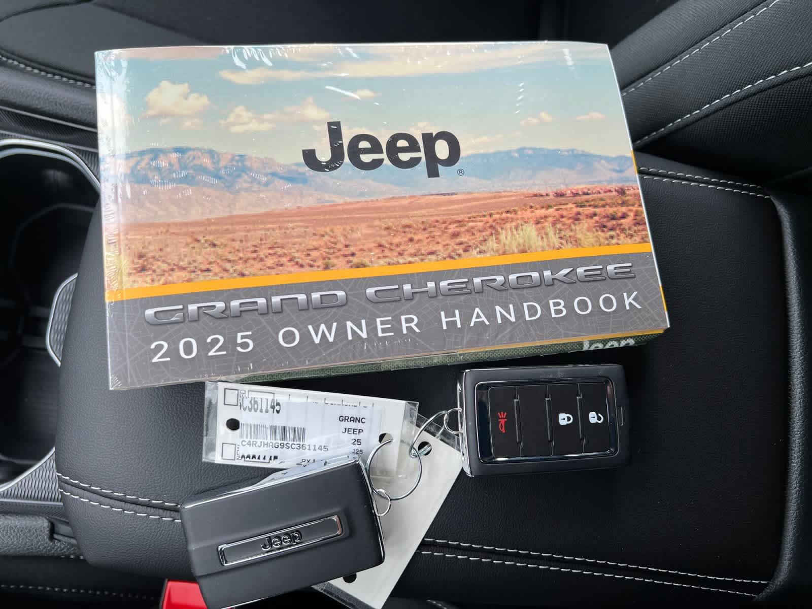 new 2025 Jeep Grand Cherokee car, priced at $39,575