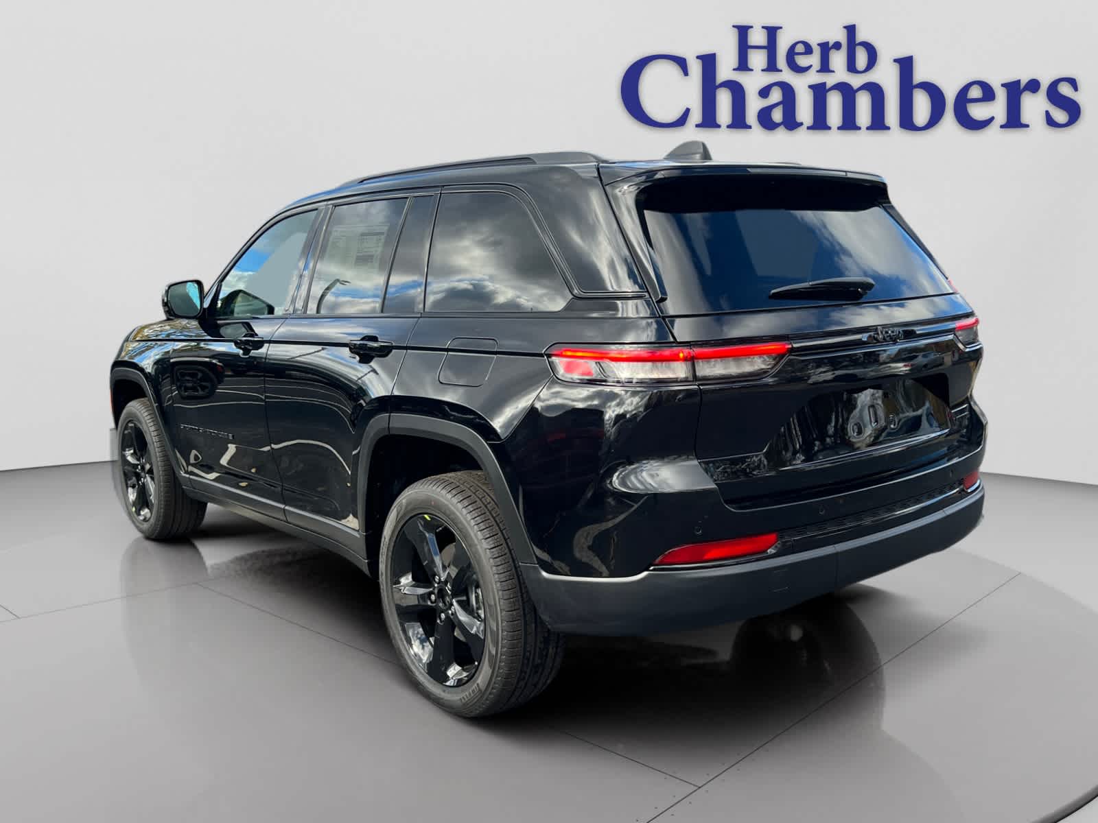 new 2025 Jeep Grand Cherokee car, priced at $48,135