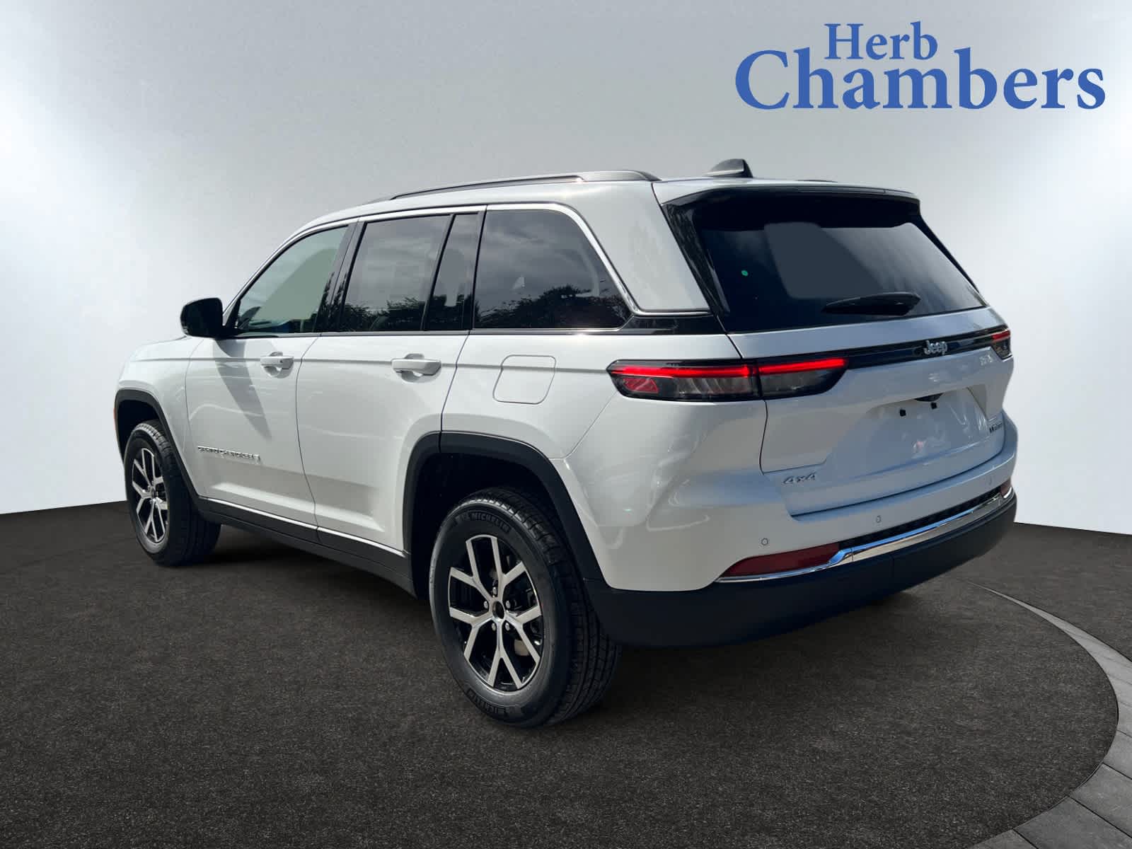 2025 Jeep Grand Cherokee Limited photo 3