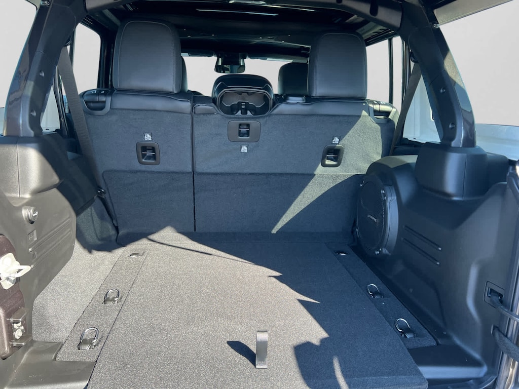 New 2026 Jeep Wrangler 4-DOOR SAHARA Sport Utility