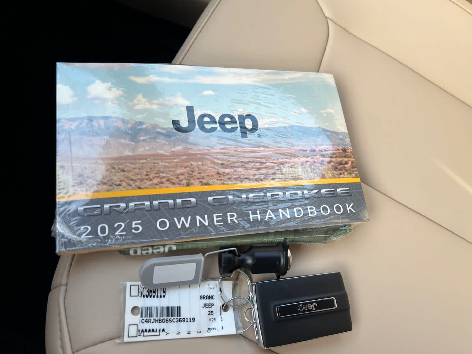 new 2025 Jeep Grand Cherokee car, priced at $47,405