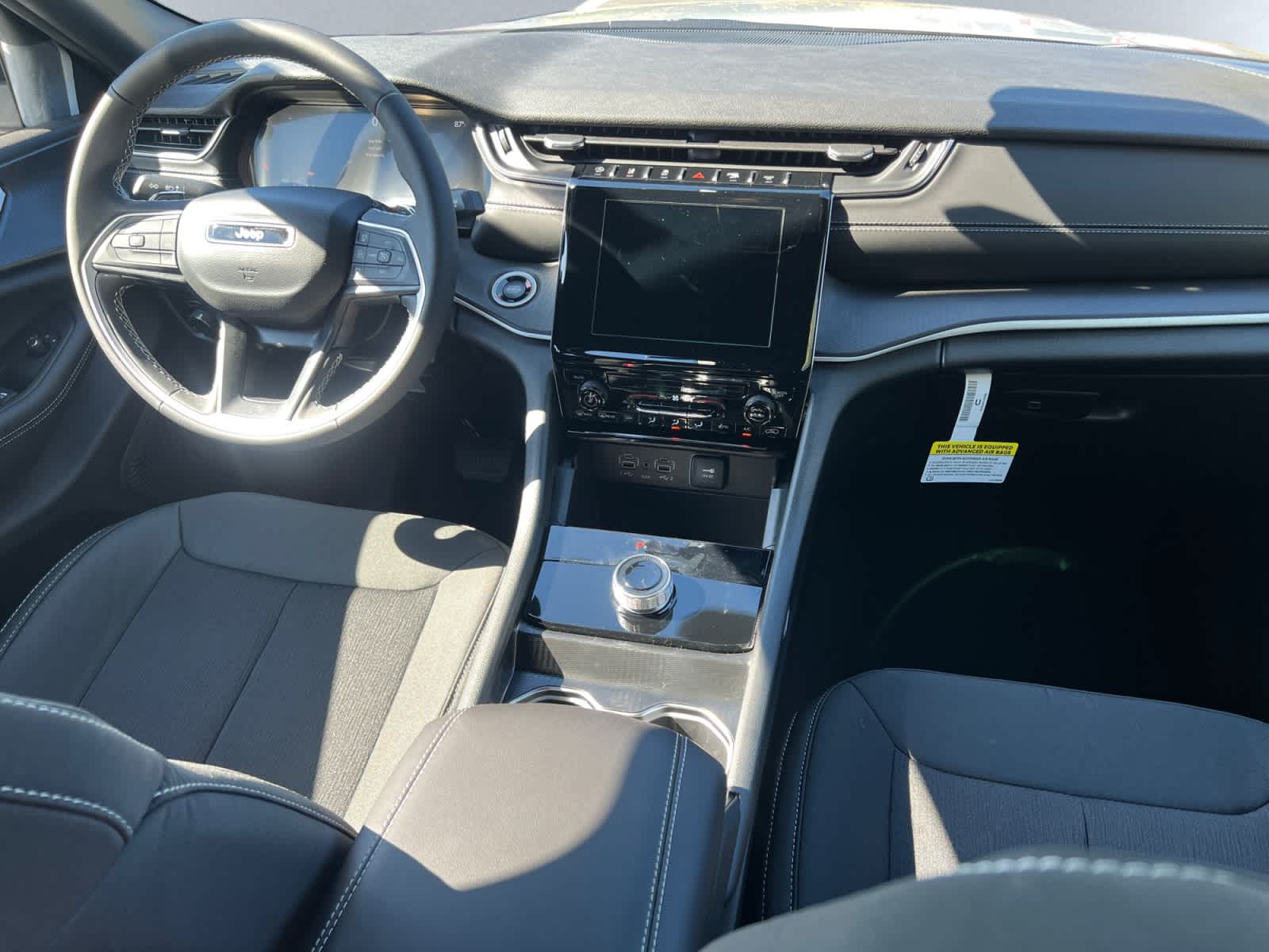 new 2025 Jeep Grand Cherokee car, priced at $38,775