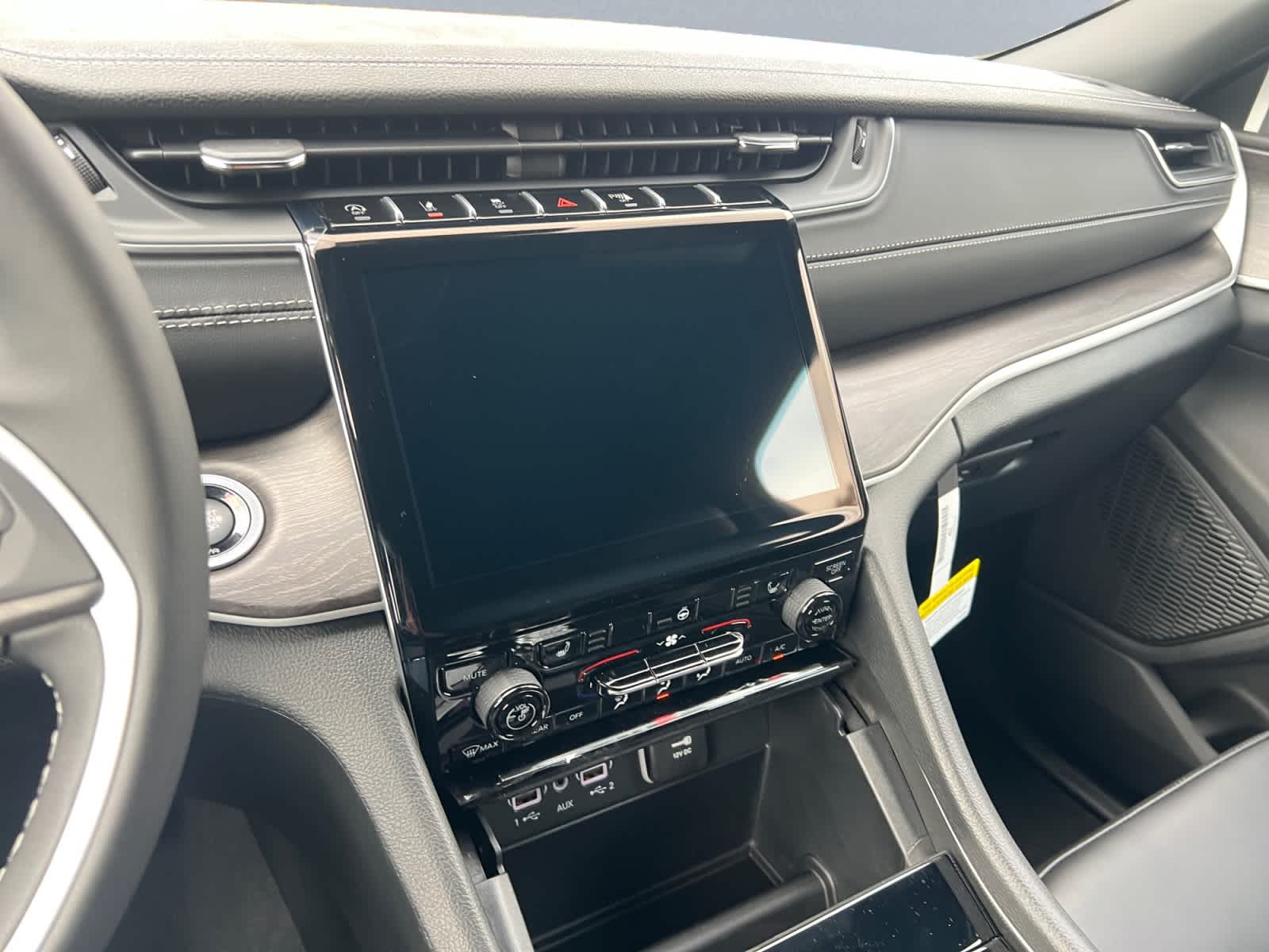 new 2025 Jeep Grand Cherokee car, priced at $47,405