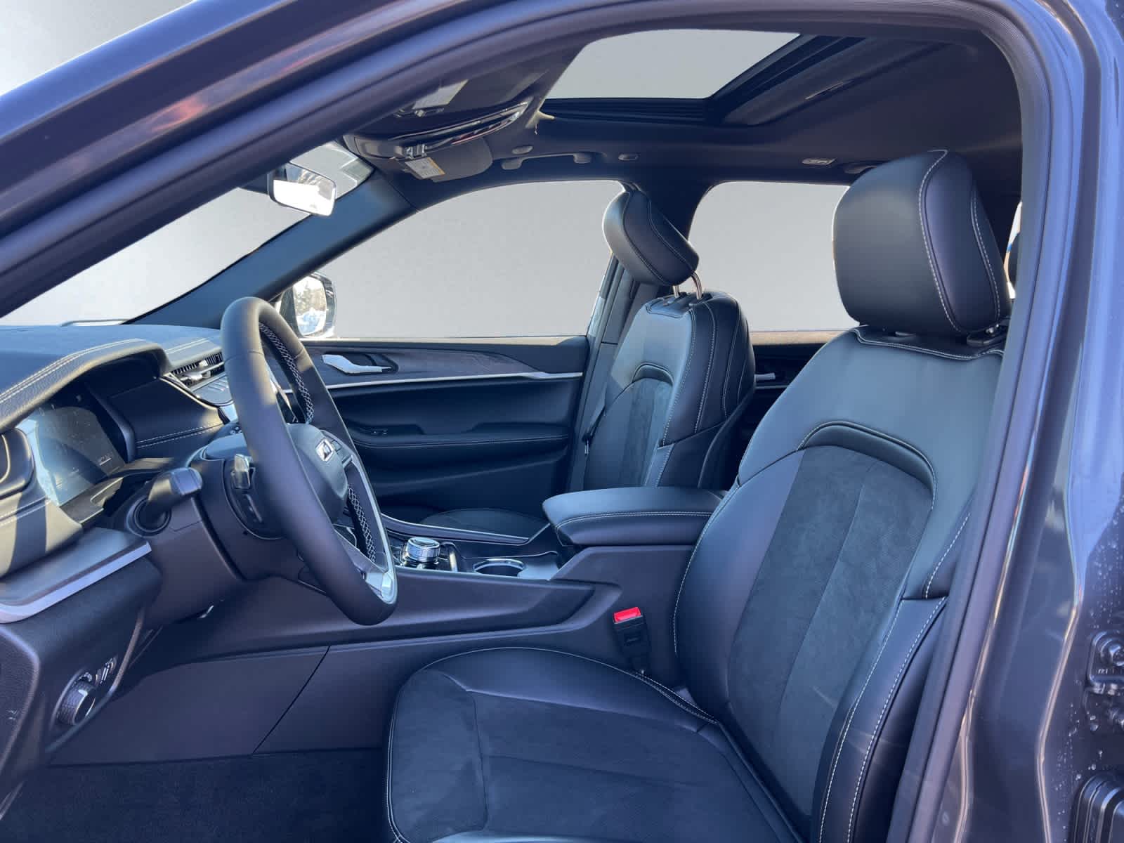 new 2026 Jeep Grand Cherokee car, priced at $49,170