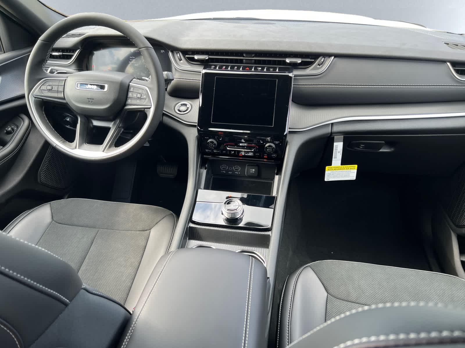 new 2025 Jeep Grand Cherokee car, priced at $45,175