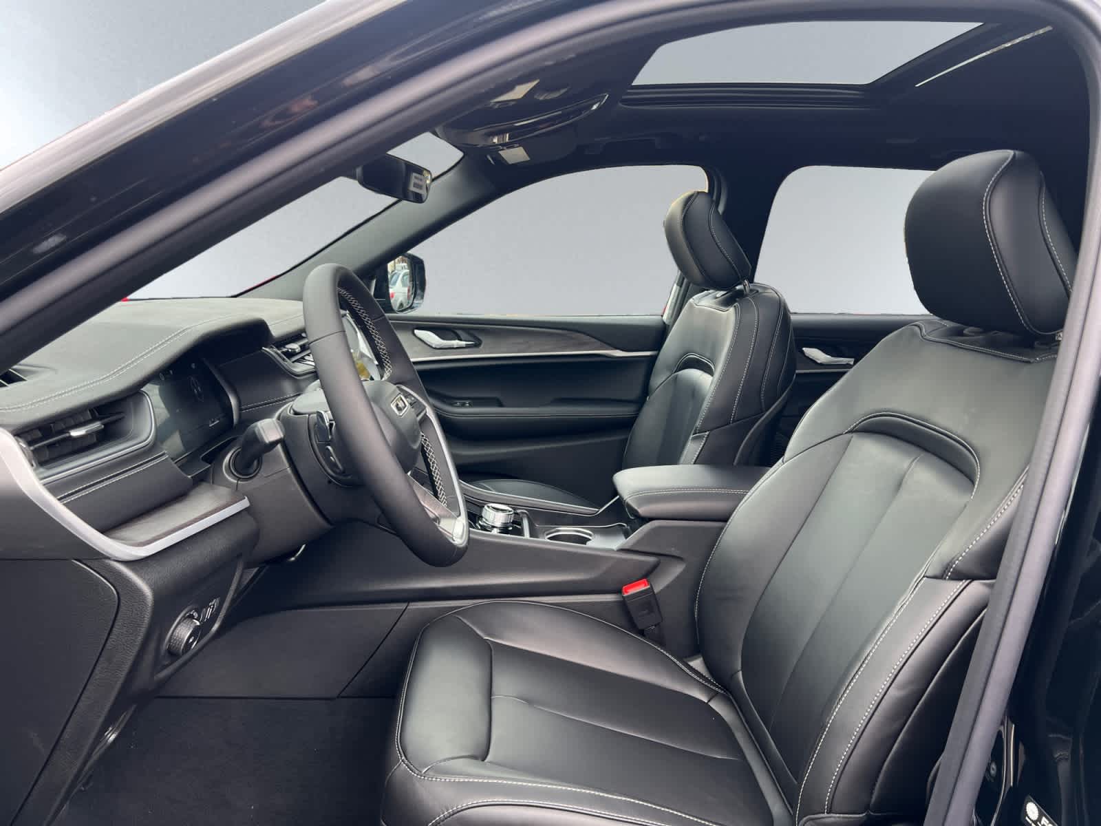 new 2025 Jeep Grand Cherokee car, priced at $47,405