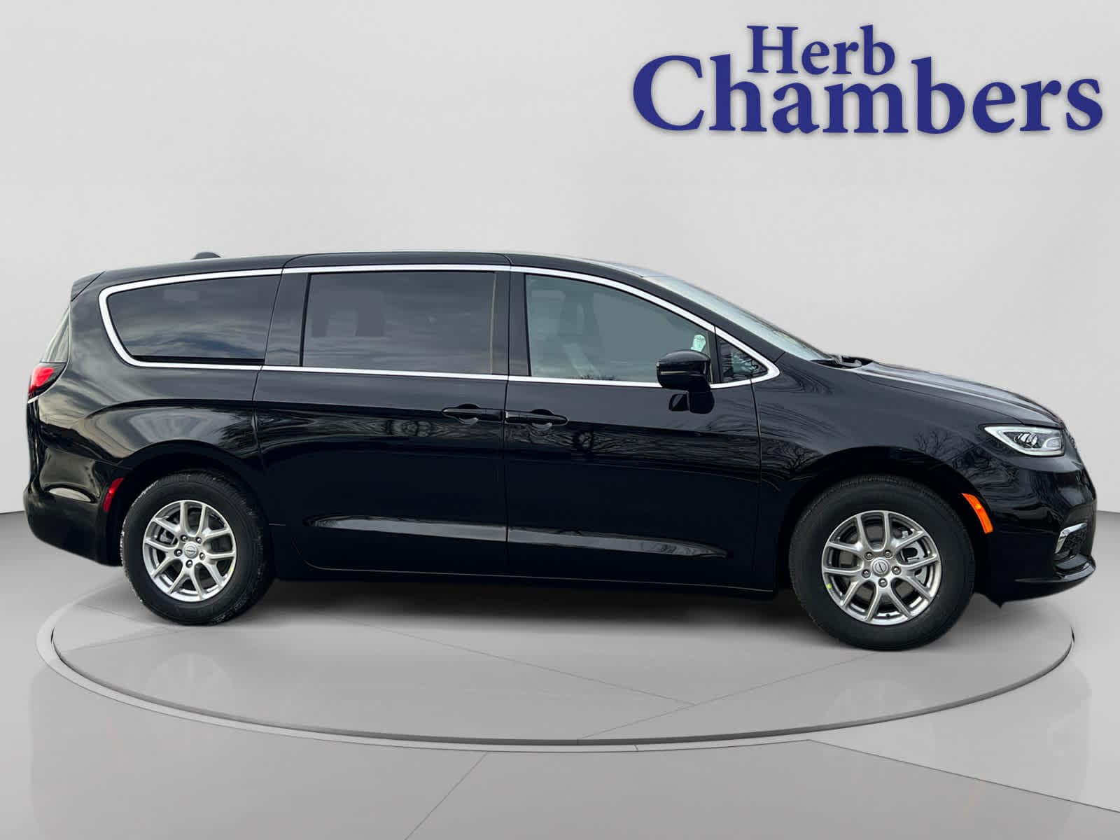 new 2026 Chrysler Pacifica car, priced at $46,635