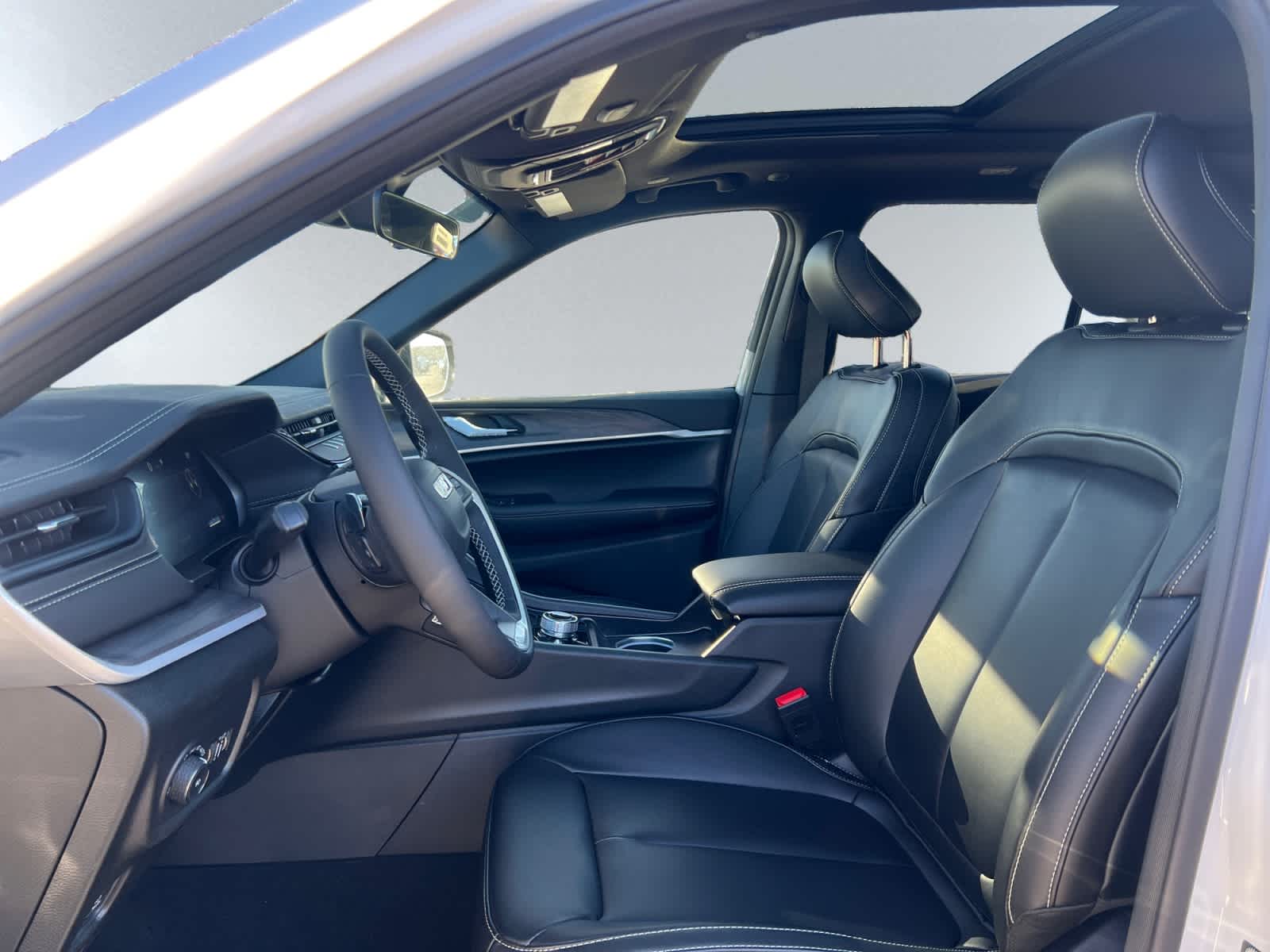 new 2026 Jeep Grand Cherokee car, priced at $47,985