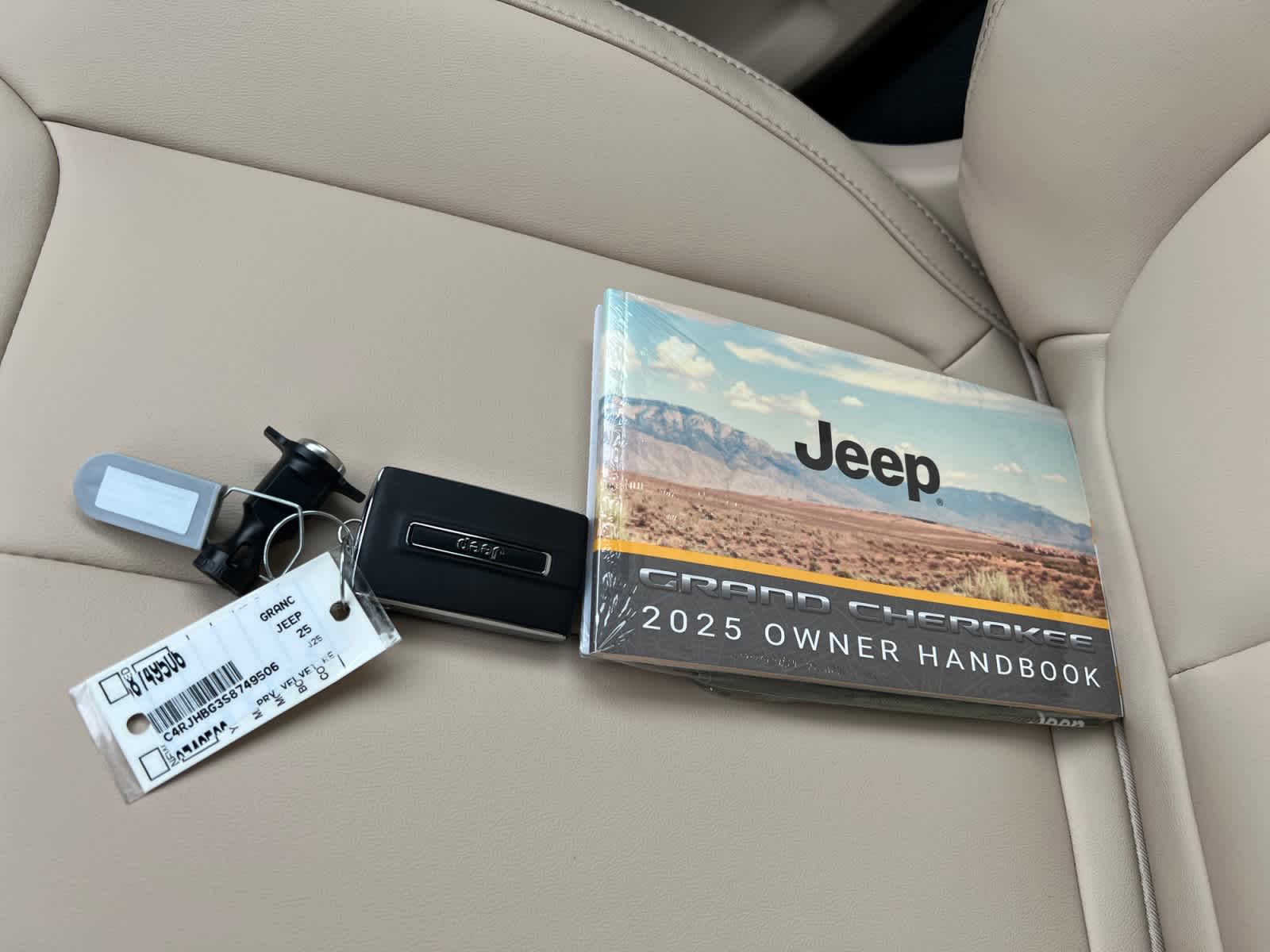 new 2025 Jeep Grand Cherokee car, priced at $47,410