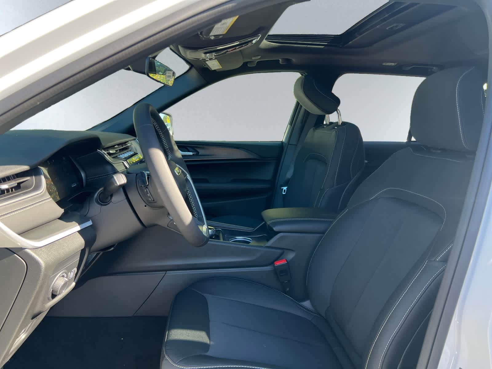 new 2025 Jeep Grand Cherokee car, priced at $38,180