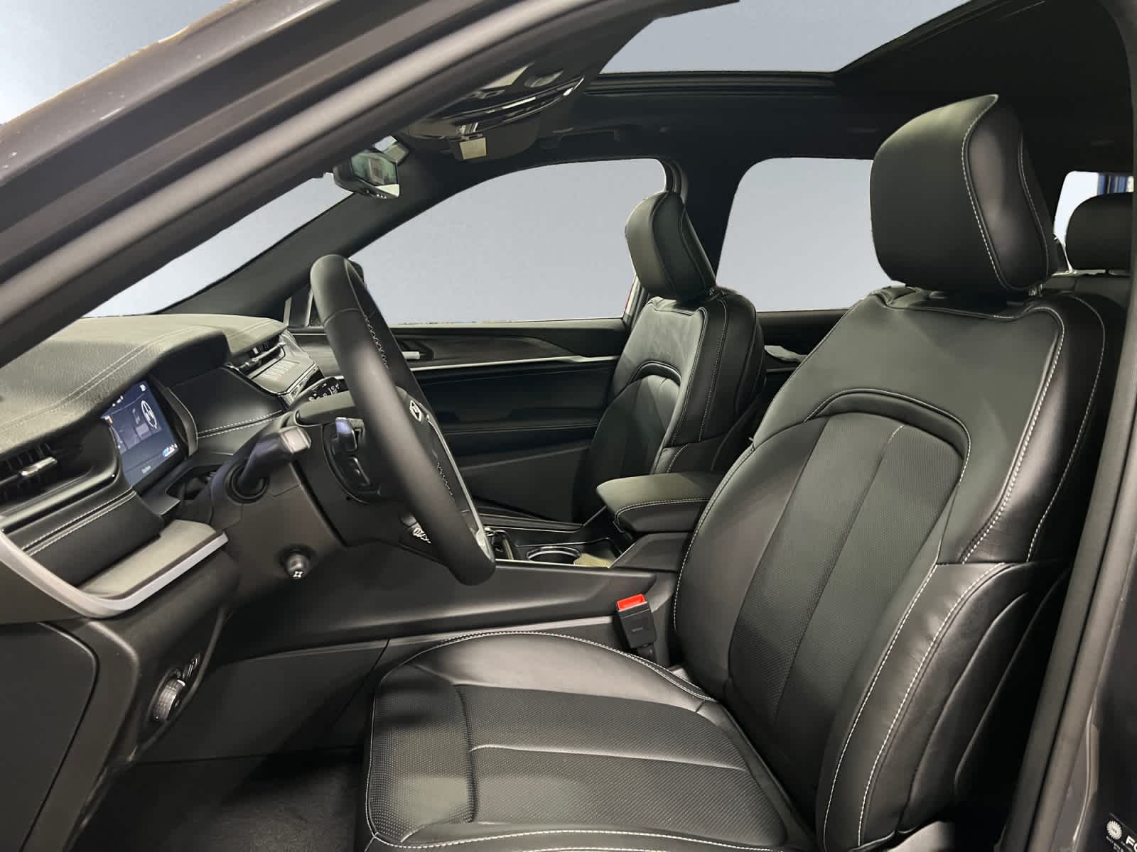 new 2026 Jeep Grand Cherokee car, priced at $52,805