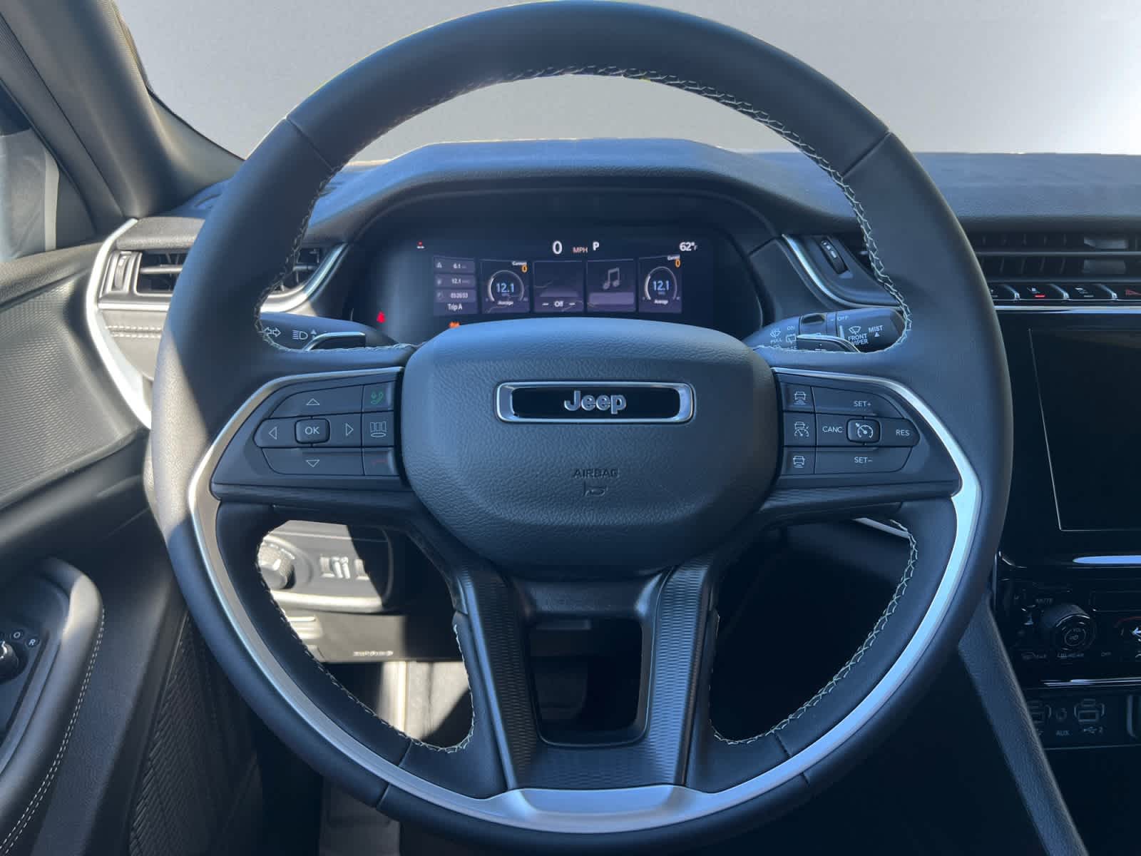 new 2025 Jeep Grand Cherokee car, priced at $38,180