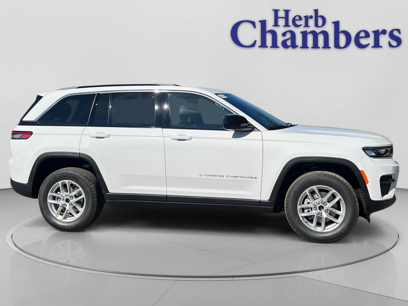 new 2025 Jeep Grand Cherokee car, priced at $38,180