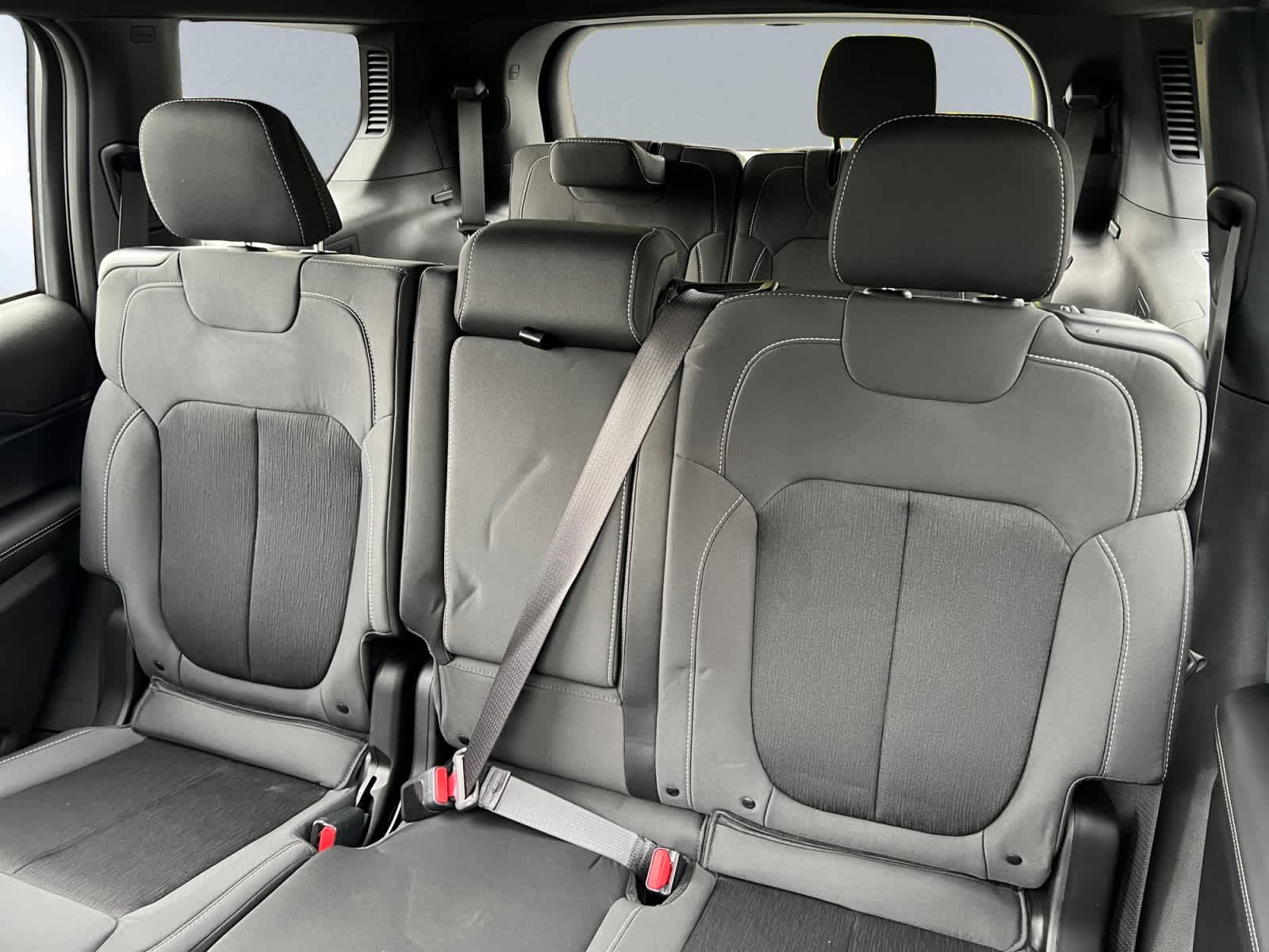 new 2025 Jeep Grand Cherokee car, priced at $43,070