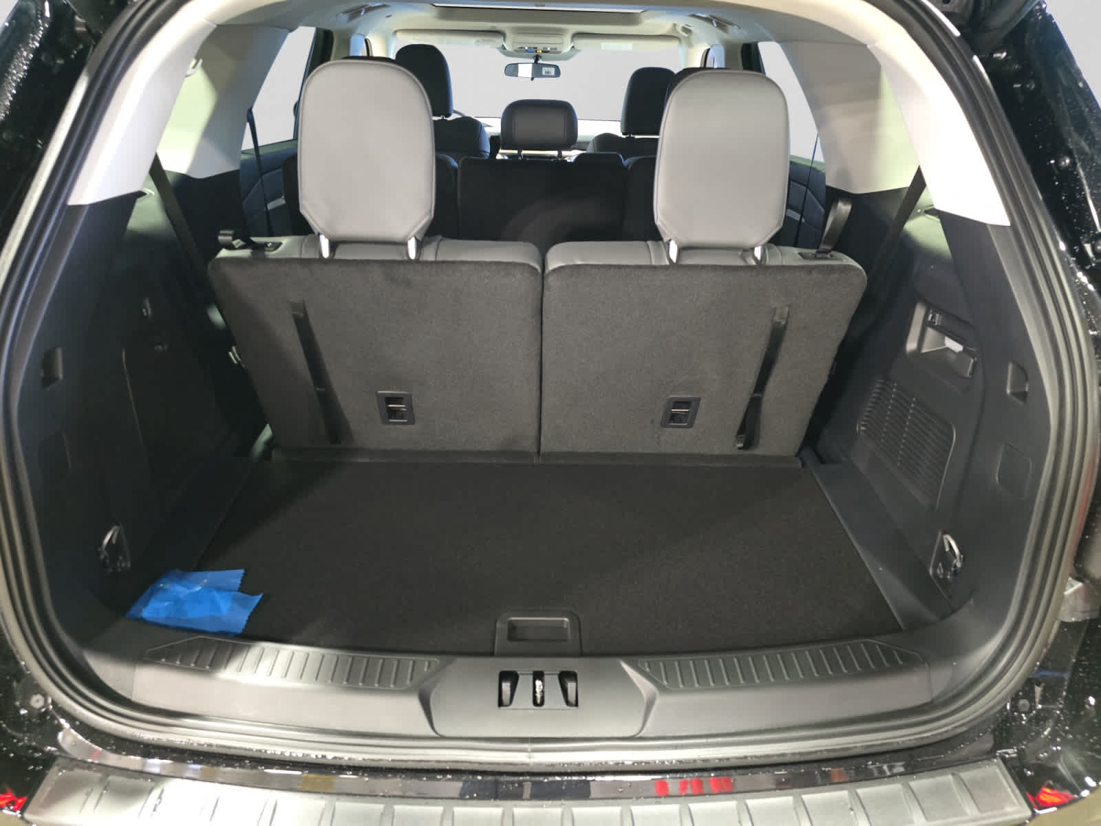 2026 Ford Explorer photo 2