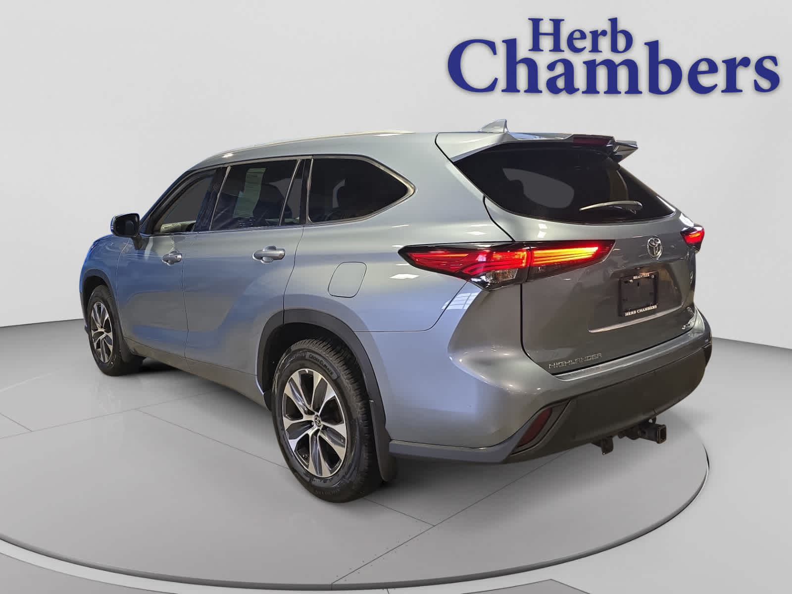 View vehicle photo 3
