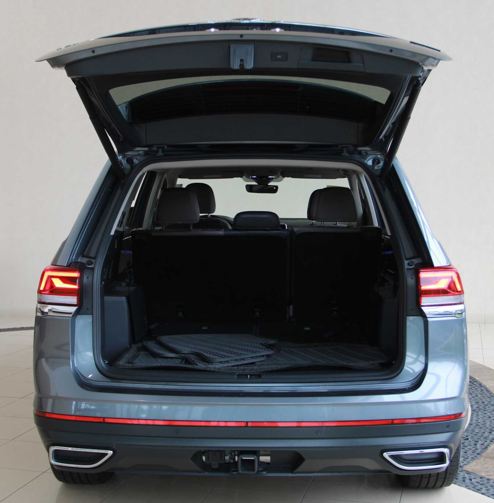 2024 Volkswagen Atlas SEL photo 4