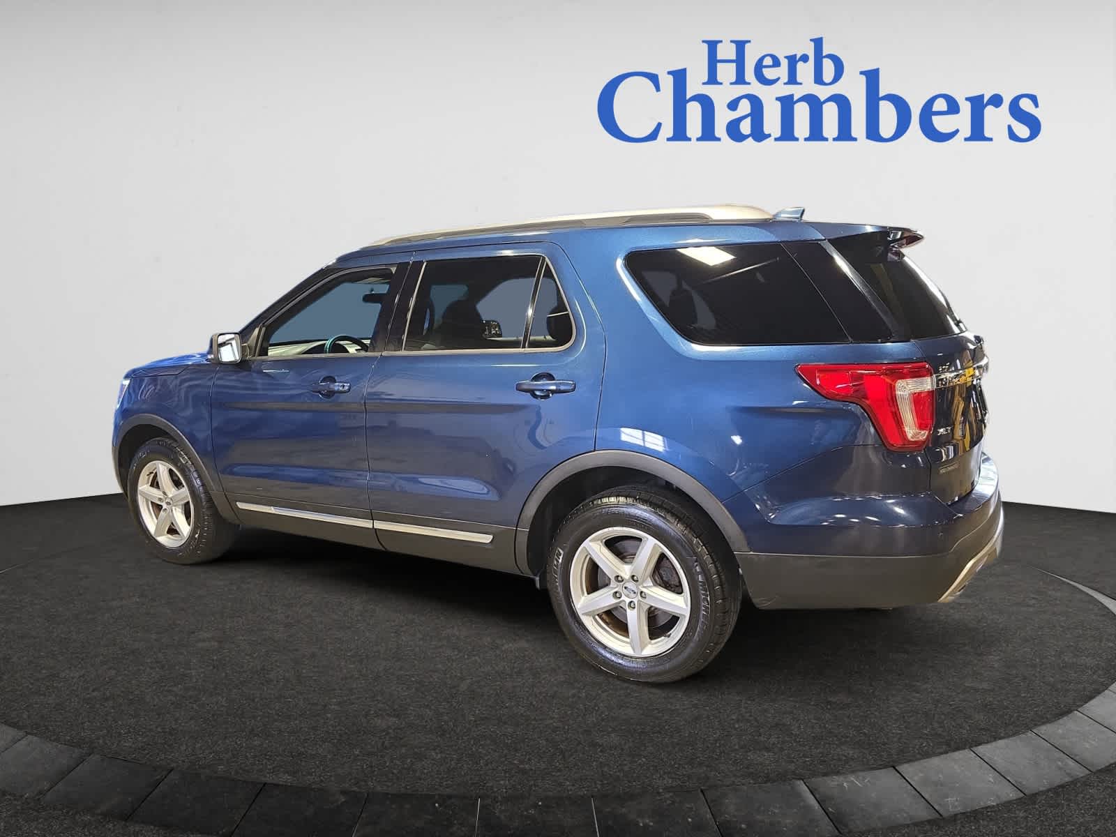 2016 Ford Explorer XLT photo 3