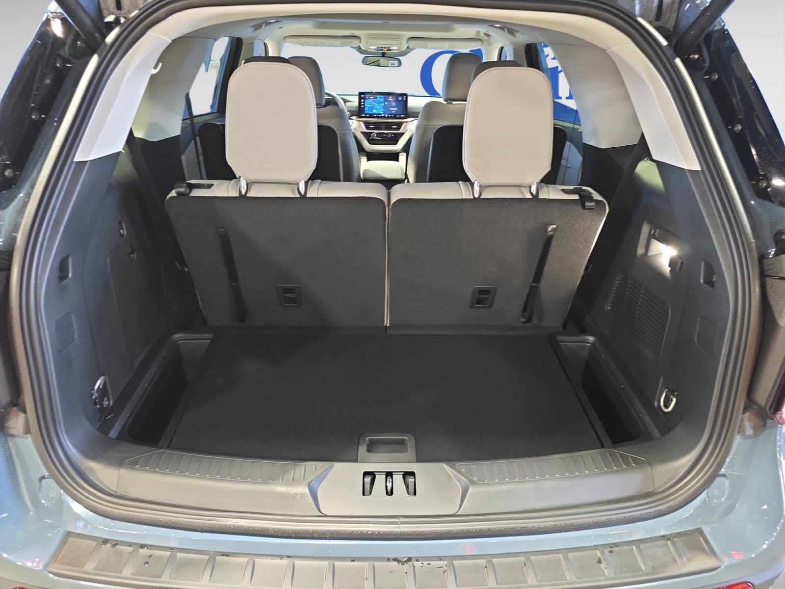 2025 Ford Explorer photo 4