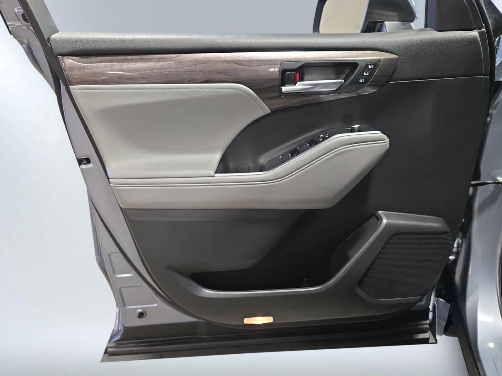 used 2023 Toyota Highlander car, priced at $37,987