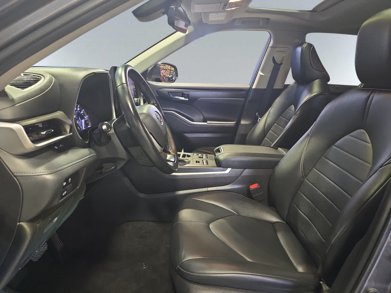 used 2023 Toyota Highlander car, priced at $31,188