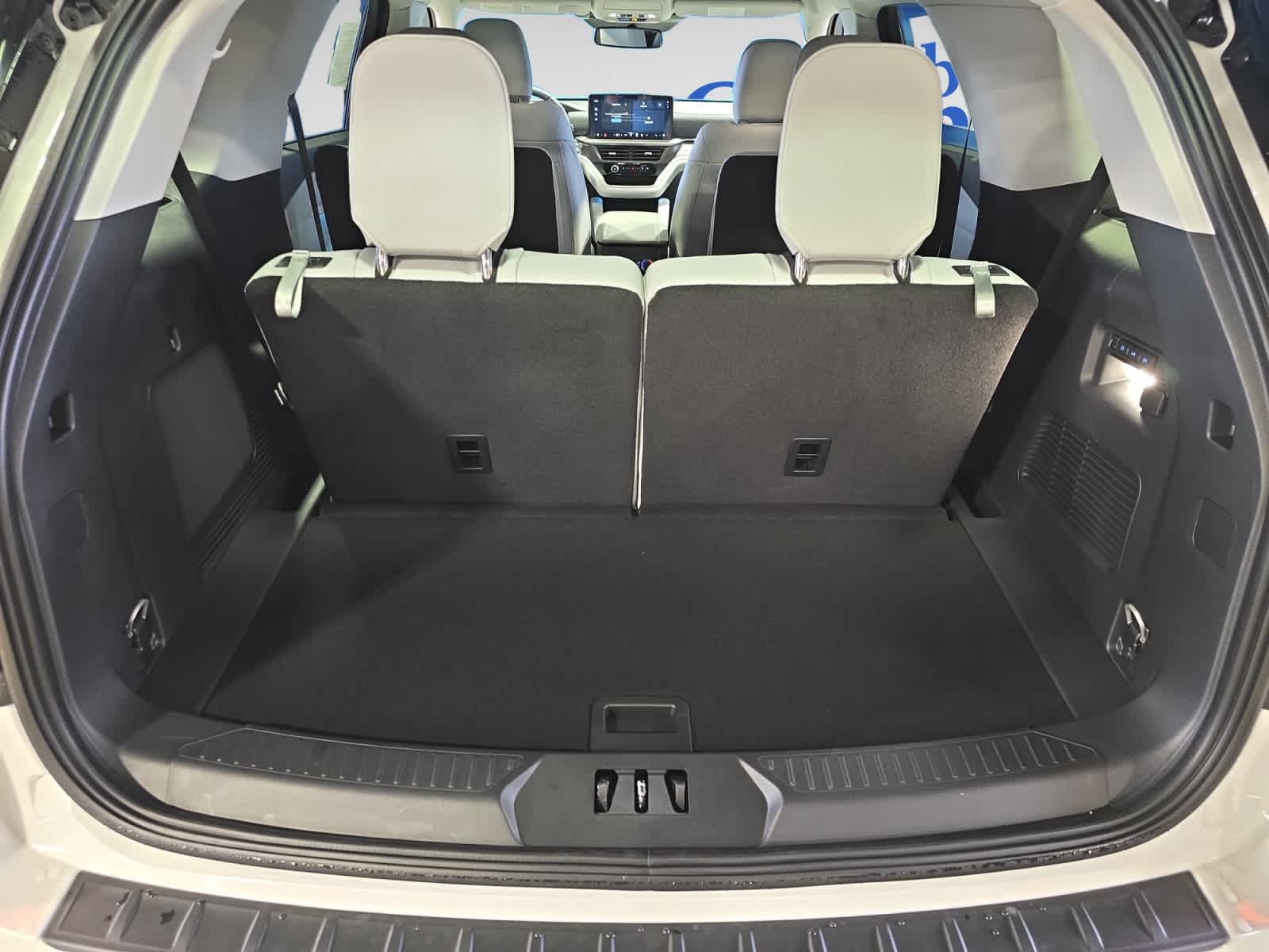 2026 Ford Explorer Platinum photo 3