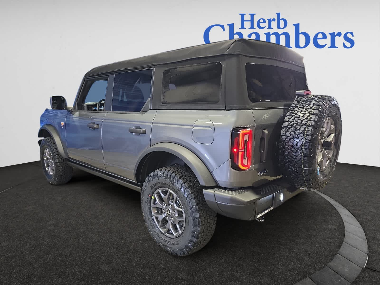 2025 Ford Bronco Badlands photo 2