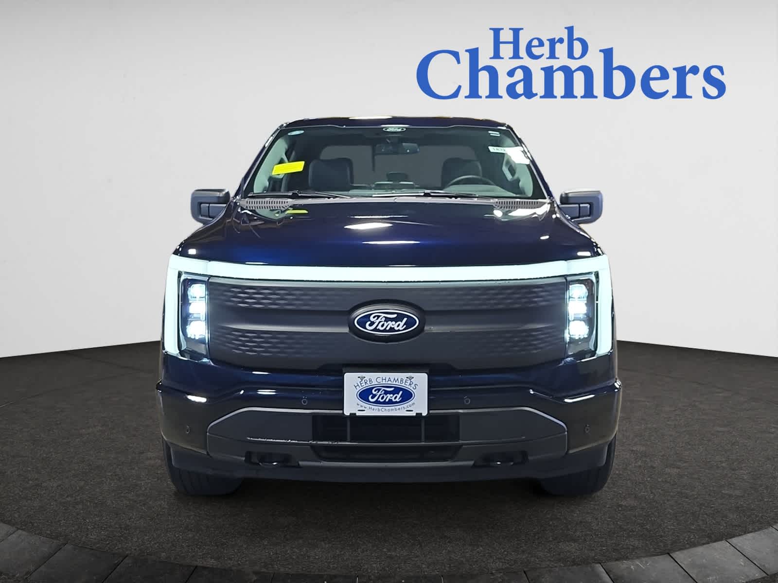 2025 Ford F-150 Lightning photo 2