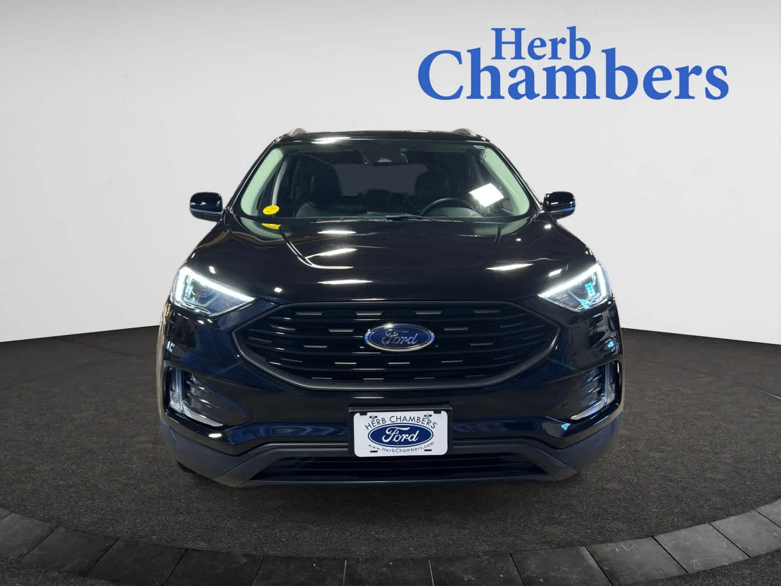 2022 Ford Edge SEL photo 2