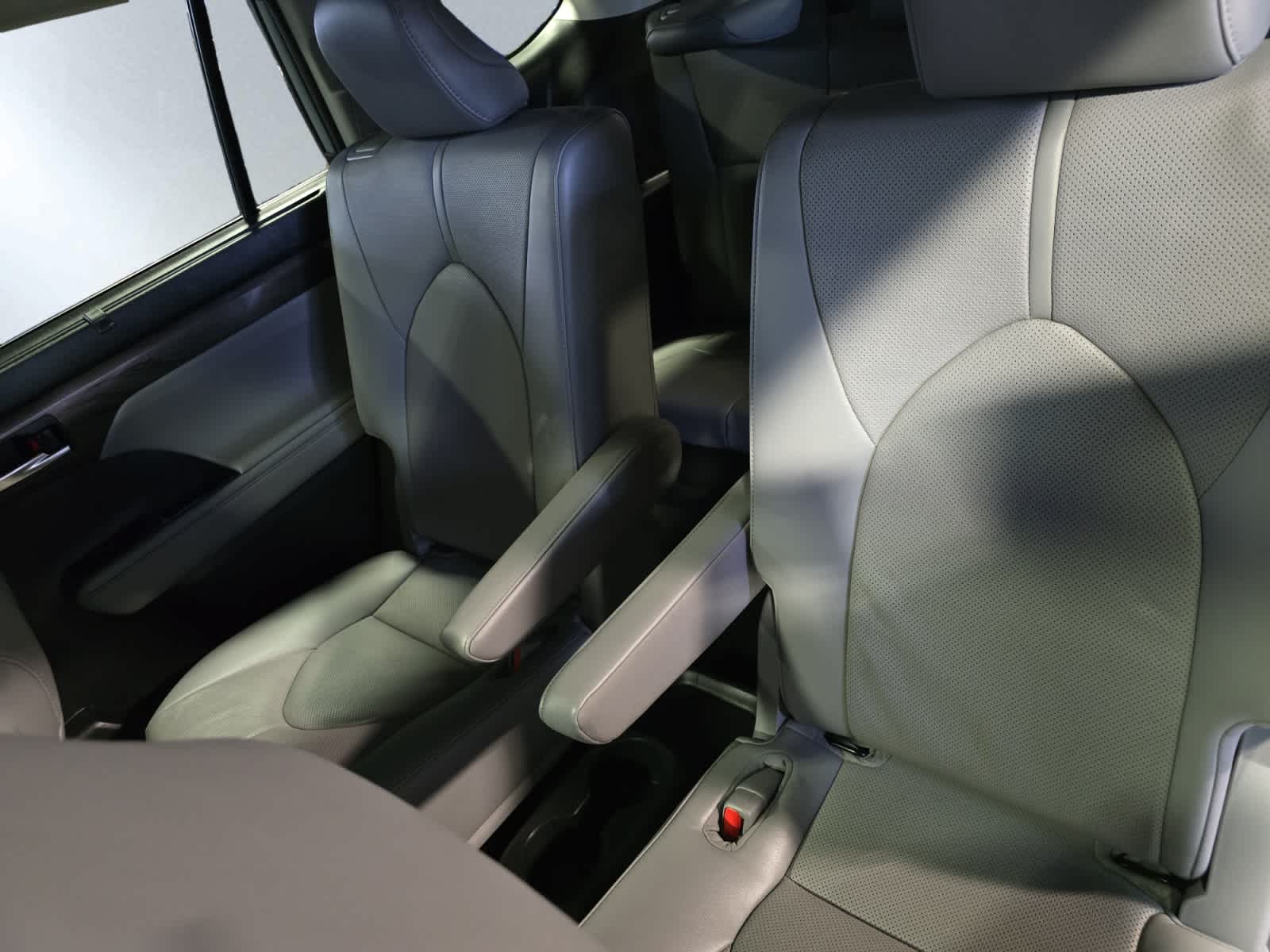 used 2023 Toyota Highlander car, priced at $37,987