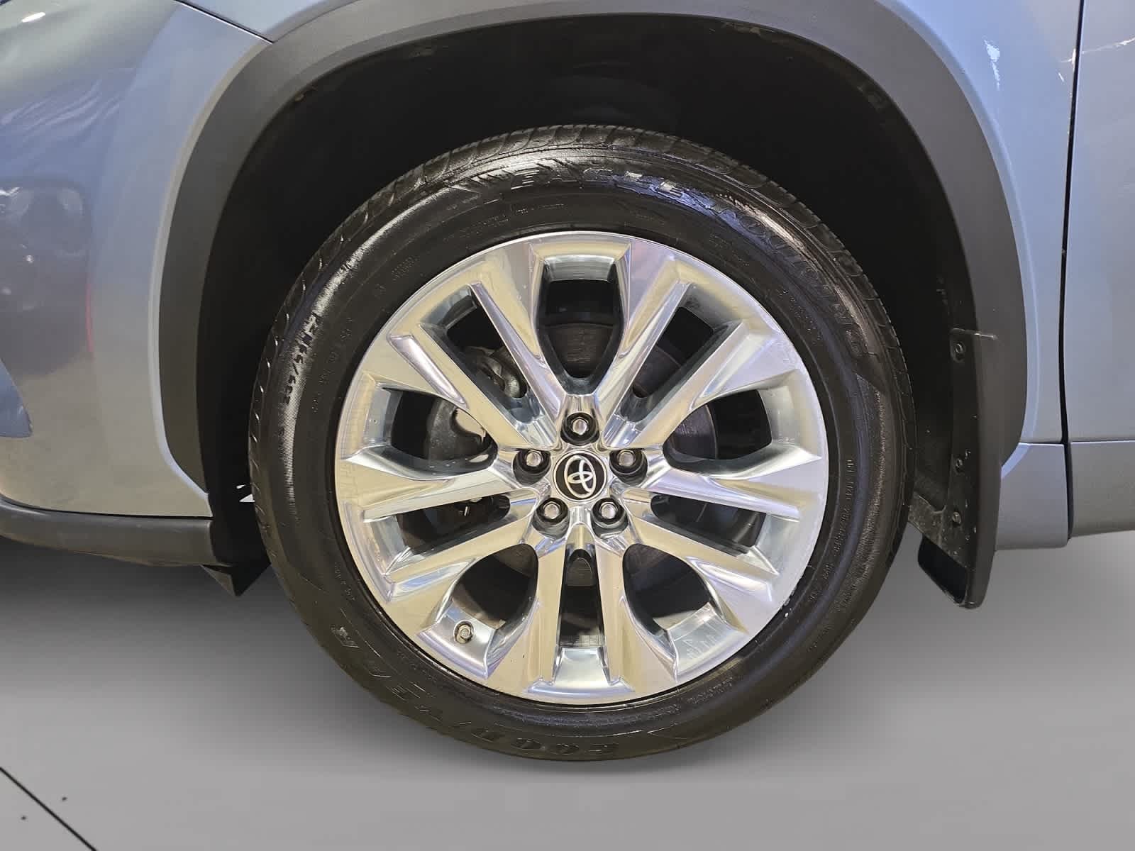 used 2023 Toyota Highlander car, priced at $37,987