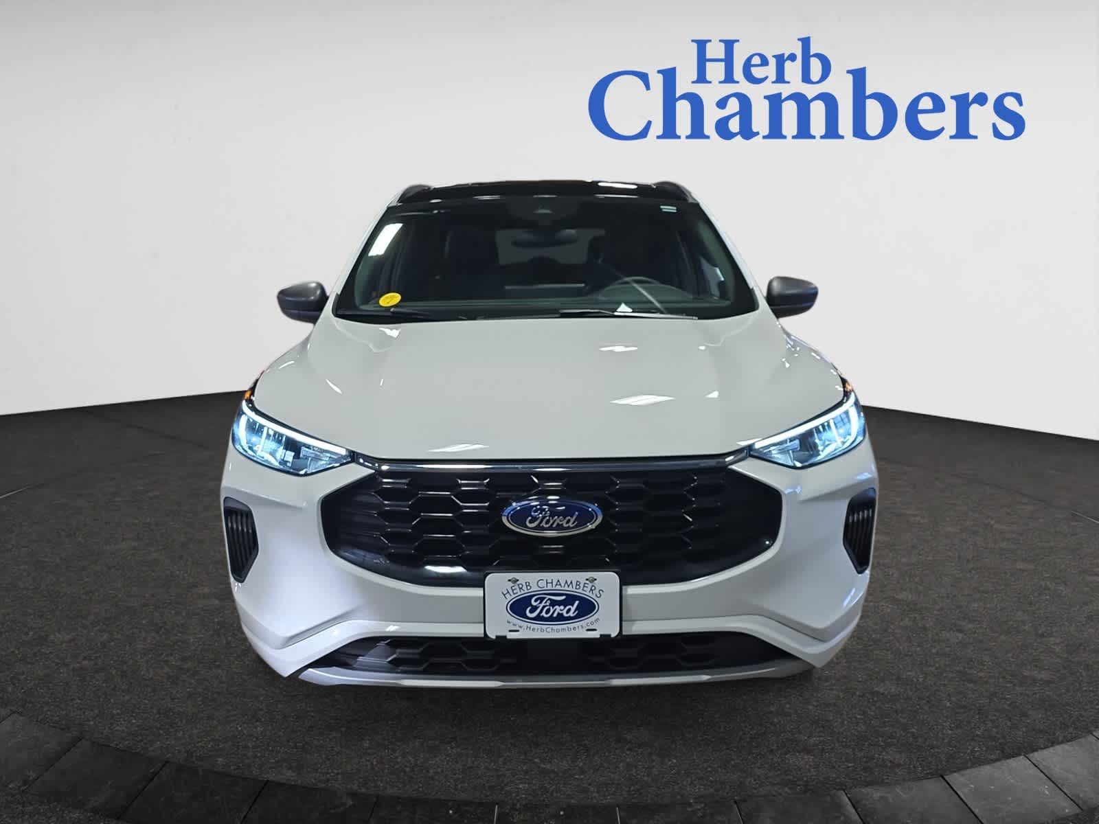 2023 Ford Escape ST-Line photo 2