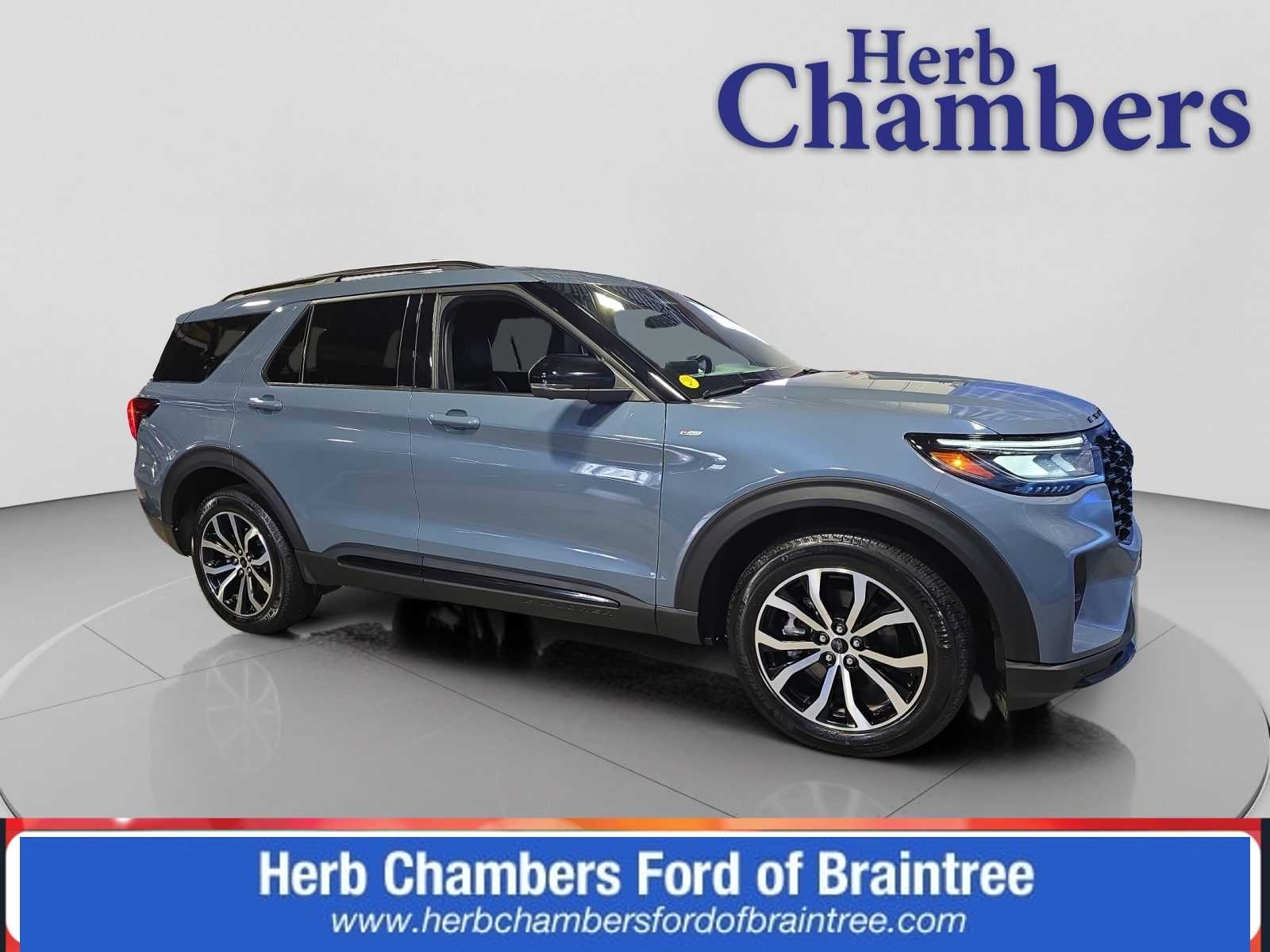 2025 Ford Explorer ST-LINE's photo