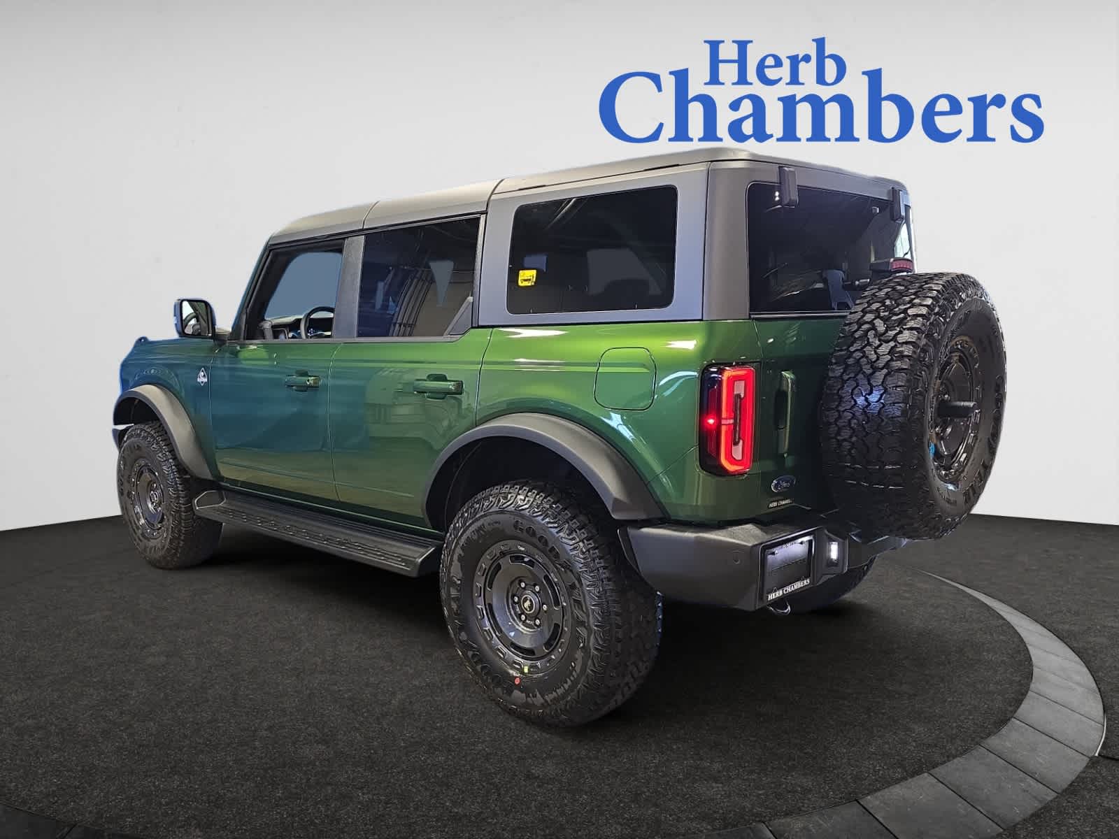 2025 Ford Bronco Outer Banks photo 3