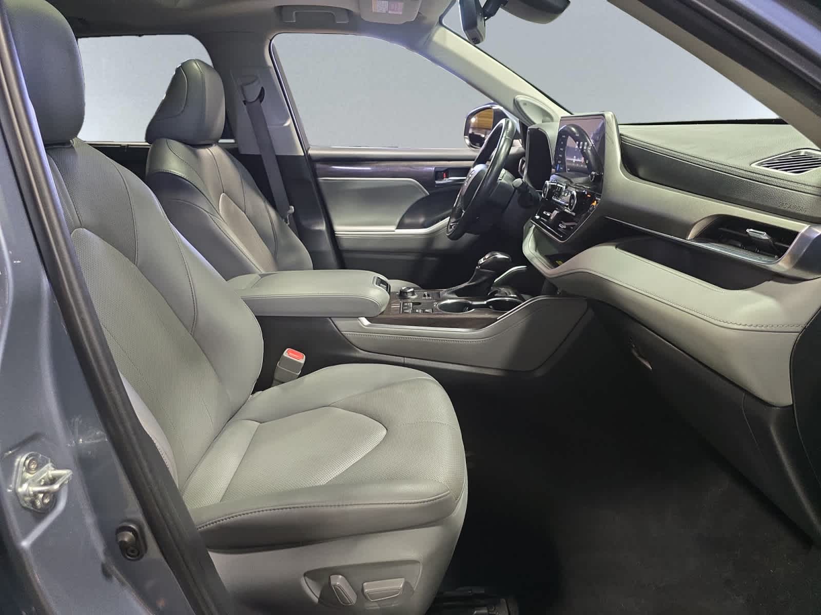 used 2023 Toyota Highlander car, priced at $37,987