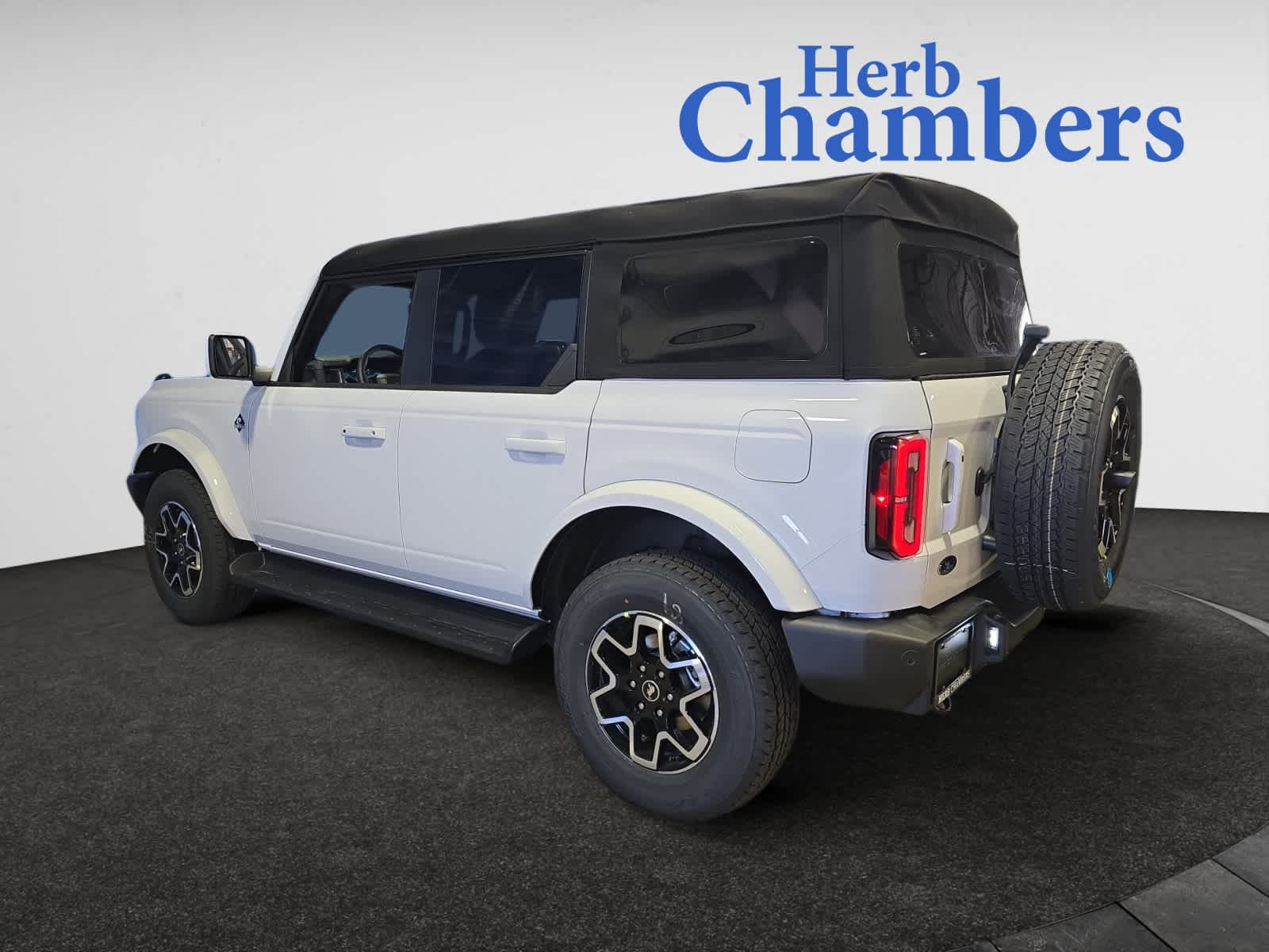 2025 Ford Bronco Outer Banks photo 3