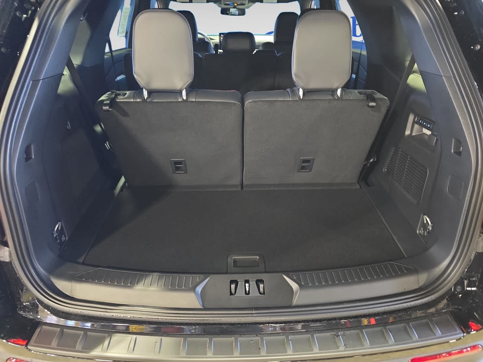 2026 Ford Explorer ST photo 4