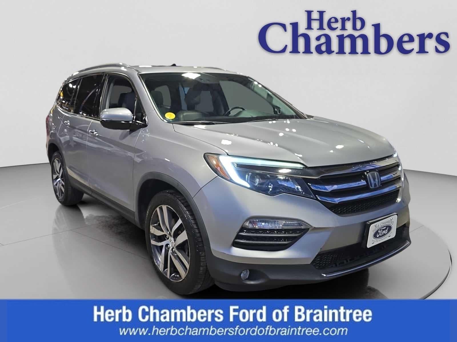 2017 Honda Pilot Elite's photo