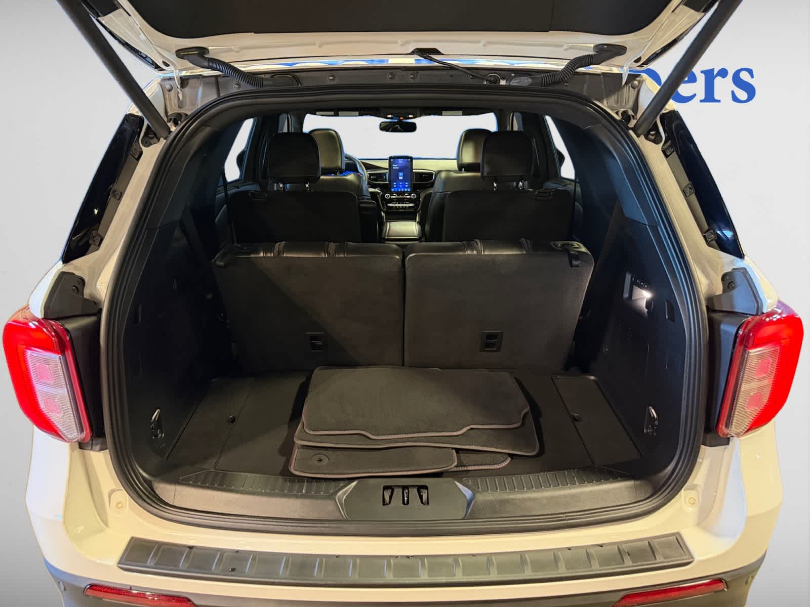 2023 Ford Explorer ST photo 4