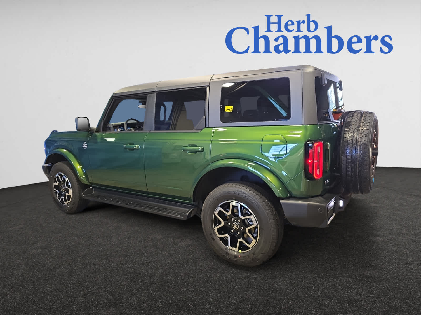 2025 Ford Bronco Outer Banks photo 3