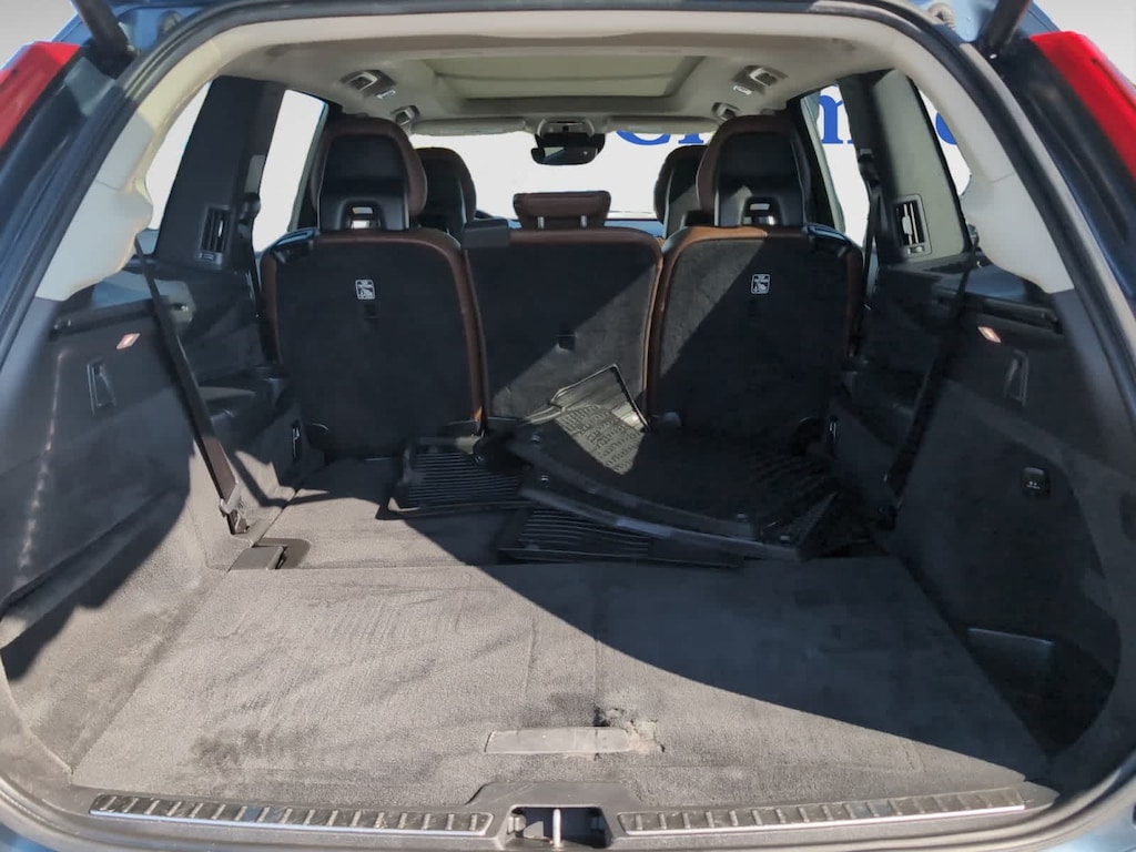 Used 2020 Volvo XC90 Momentum SUV