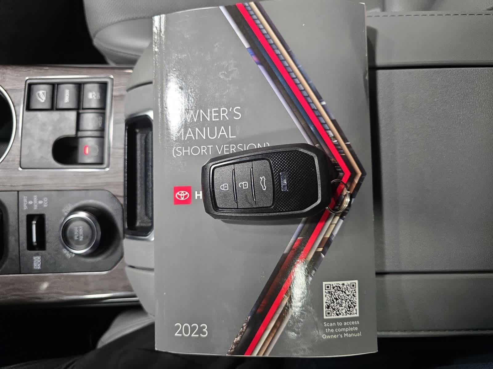 used 2023 Toyota Highlander car, priced at $37,987