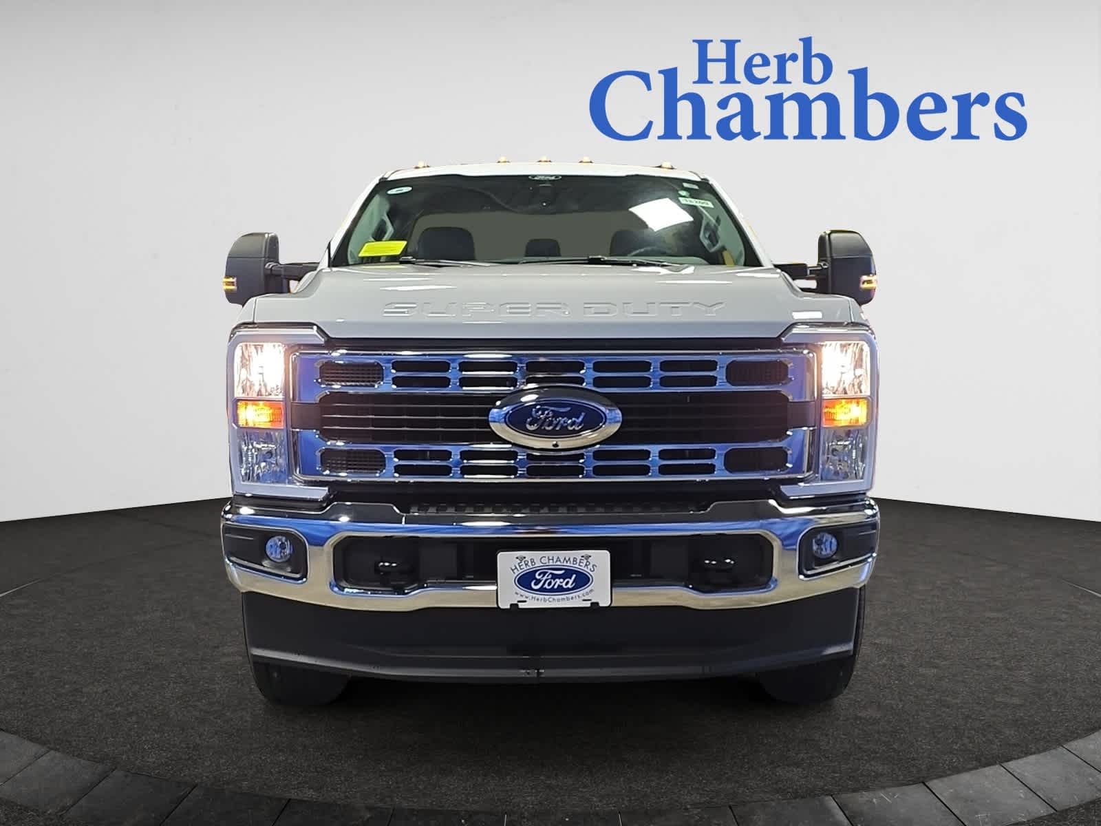 2025 Ford F-250 XLT photo 2