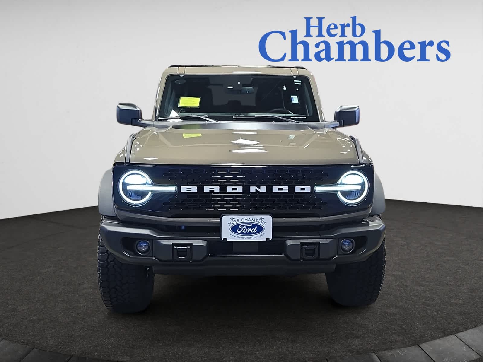 2025 Ford Bronco Badlands photo 2