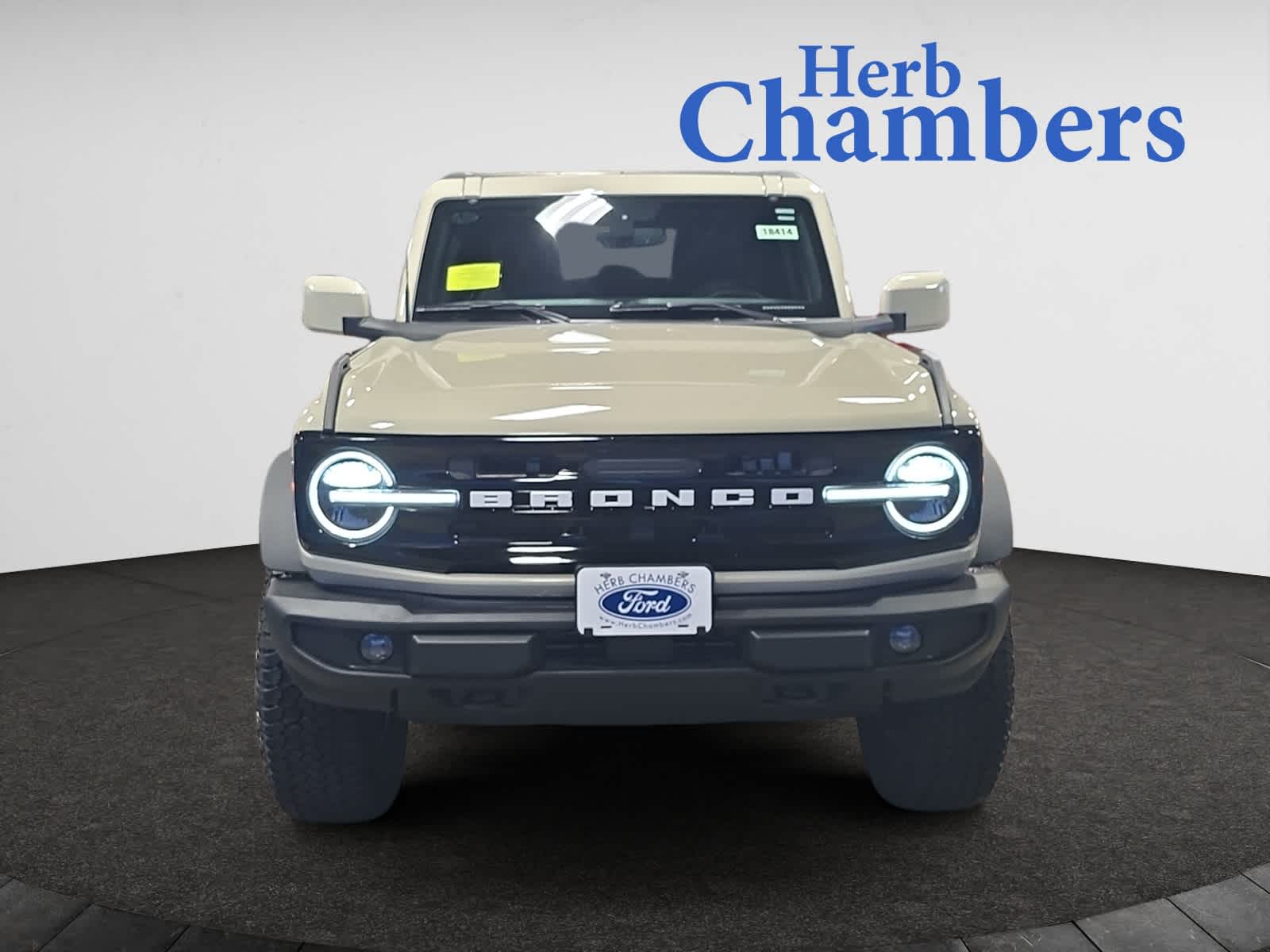 2025 Ford Bronco Outer Banks photo 2