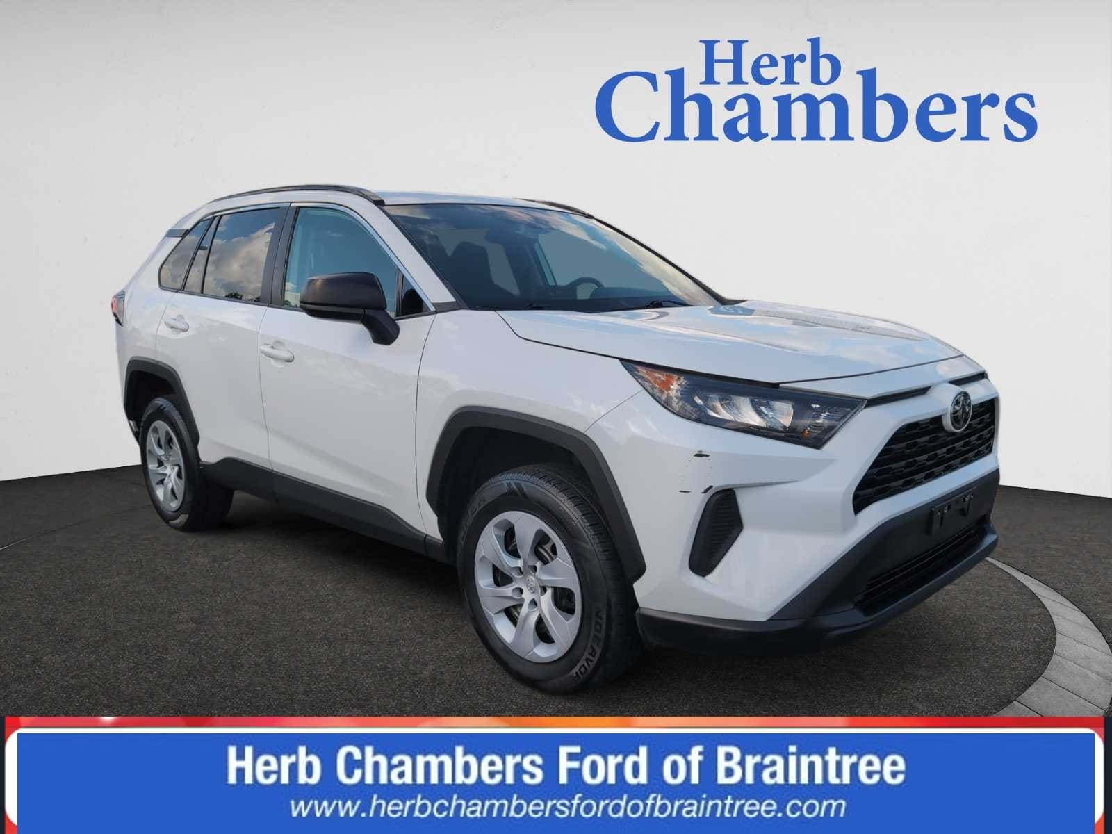 2021 Toyota RAV4 LE's photo