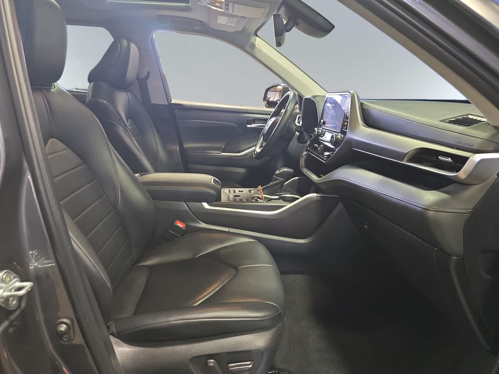 used 2023 Toyota Highlander car, priced at $31,188